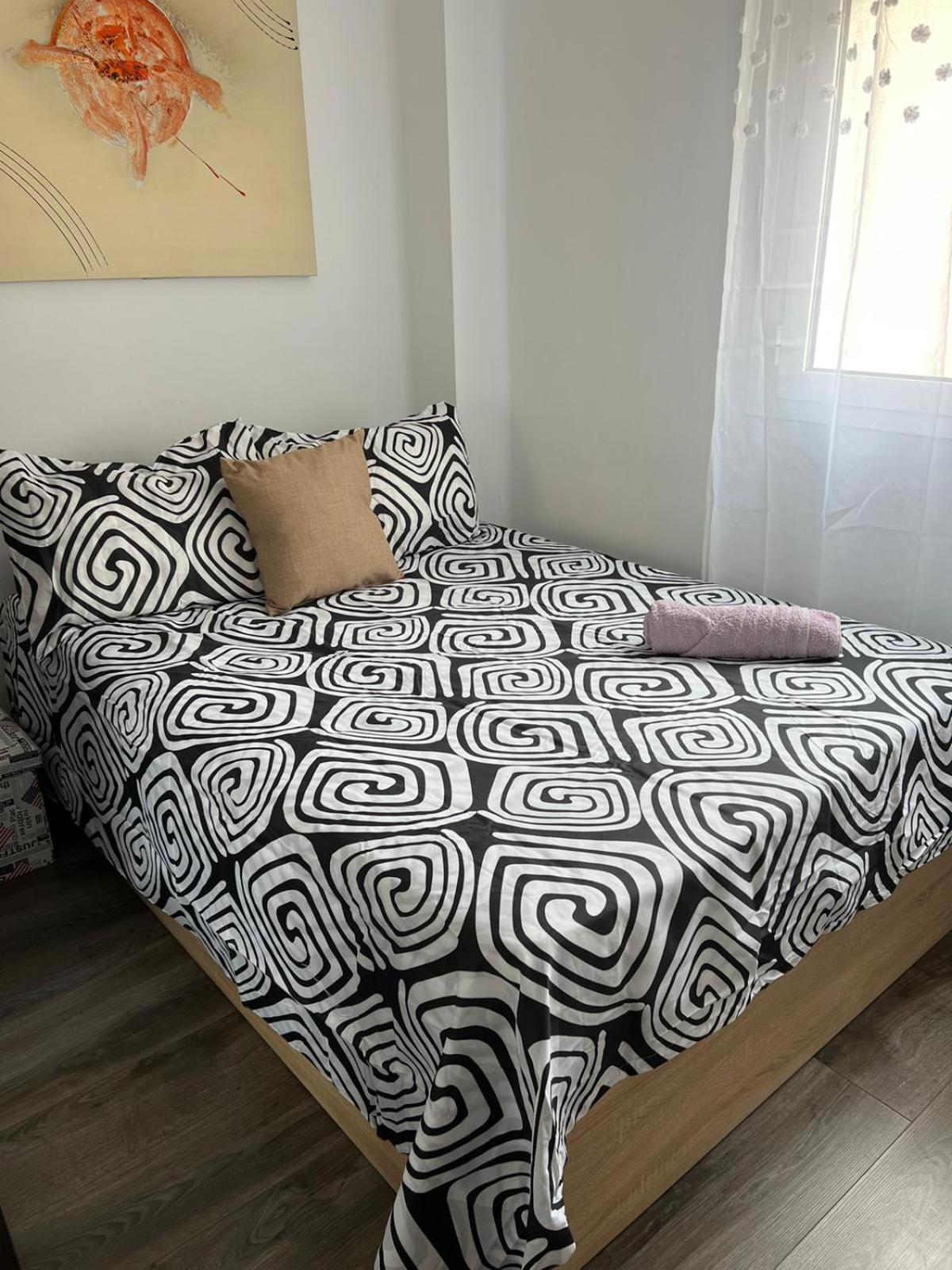 Royal Family Apartment Chirivella Екстериор снимка